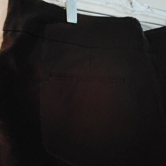 The LIMITED Ladies Cuffed Flat Front Shorts CASSIDY FIT Inseam 5” Black Size 14 - Picture 6 of 8